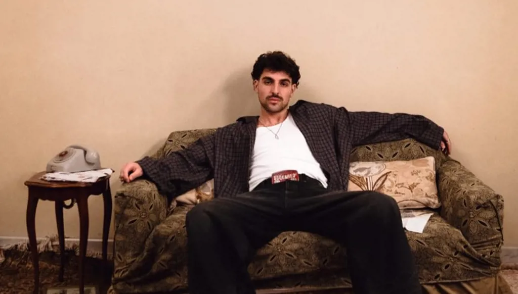 بعد "كلمنتينا"... سانت ليفانت يطرح "Love Letters Deluxe"