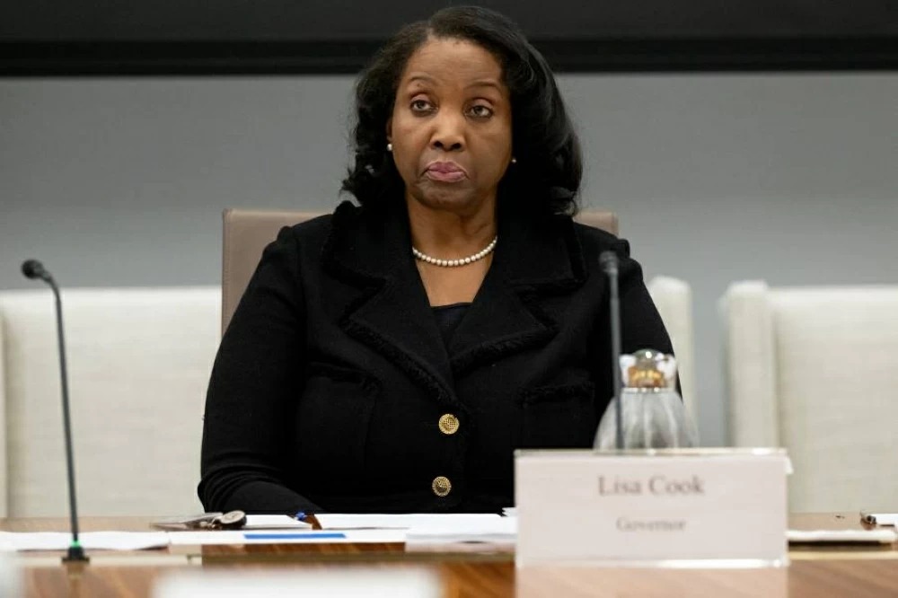 ليزا كوك. (مواقع)