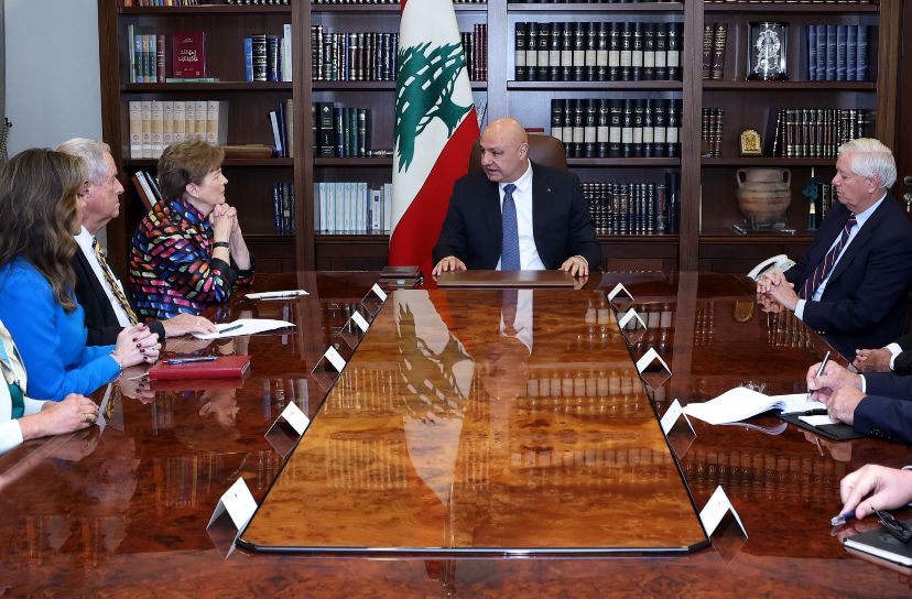 الوفد الأميركي خلال لقائه عون (الرئاسة اللبنانية).