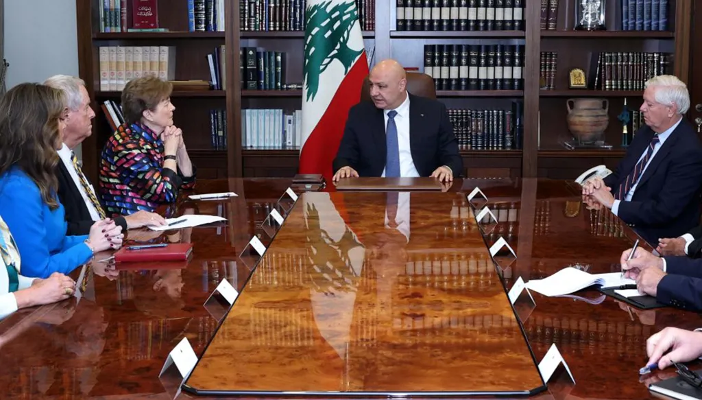 أوسع وفد أميركي ينقل "الموقف الثابت الواحد"... تلويح "بمعاهدة دفاعية" بعد "المنطقة الاقتصادية"