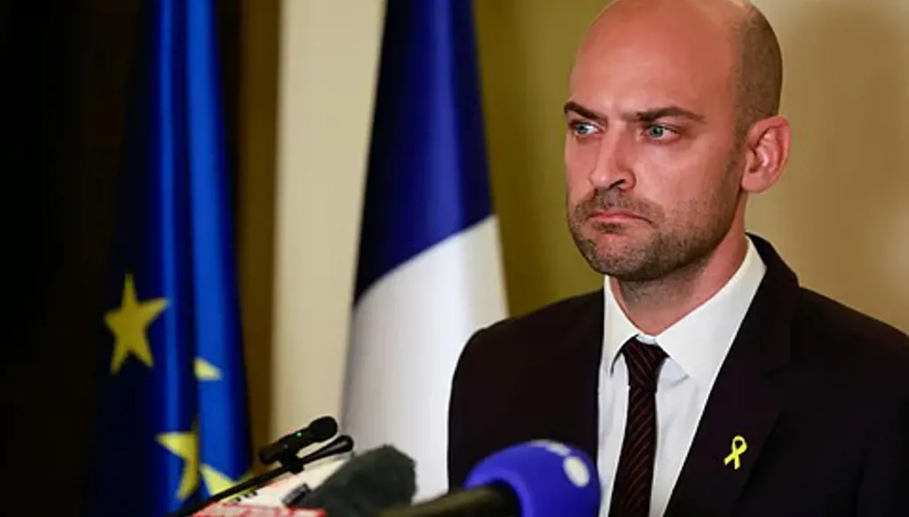 الترويكا الأوروبية تعلن تفعيل آلية الزناد... وطهران تتوعّد بالرد