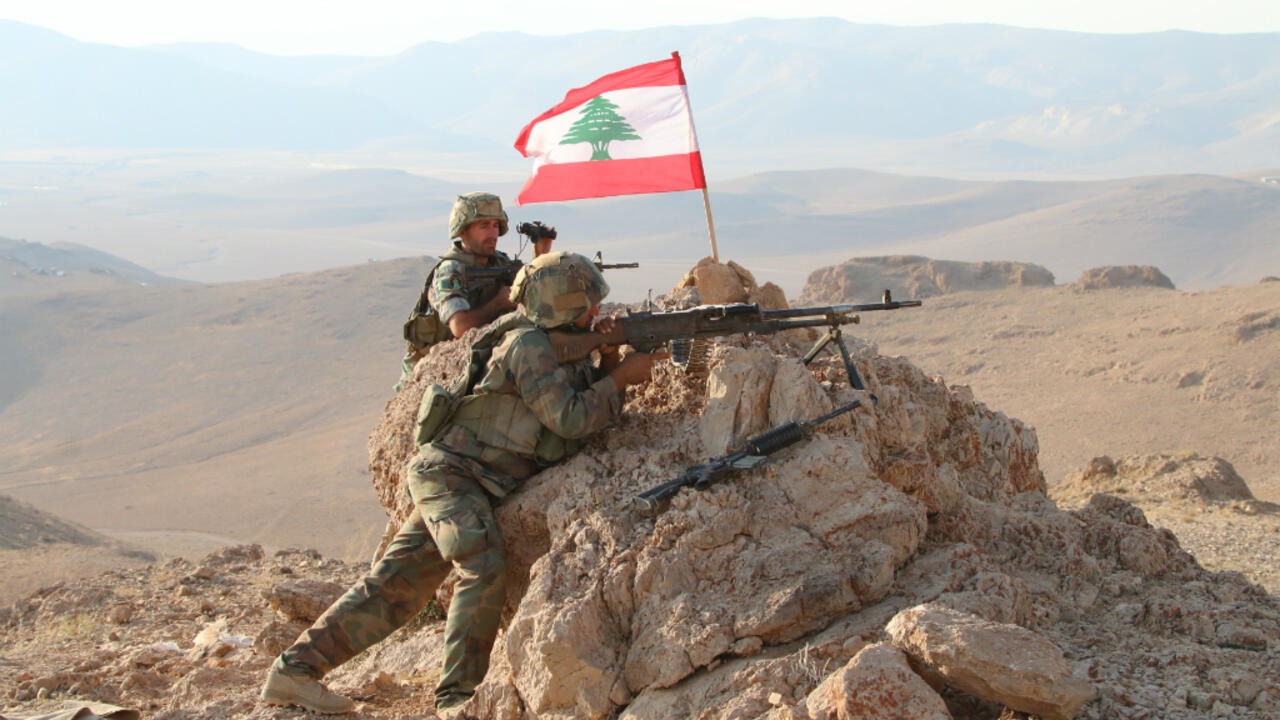 عنصران في الجيش اللبناني. (وكالات)