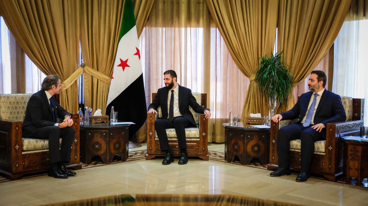 اجتماع غروسي والشرع. (مواقع)