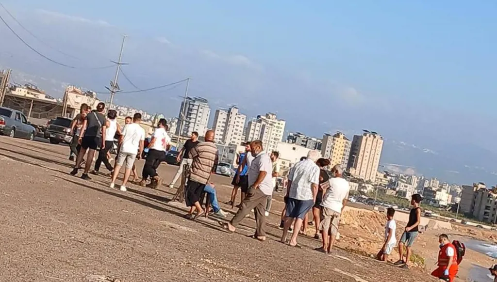 نجاة بأعجوبة: شباب الميناء ينقذون شخصاً من الغرق