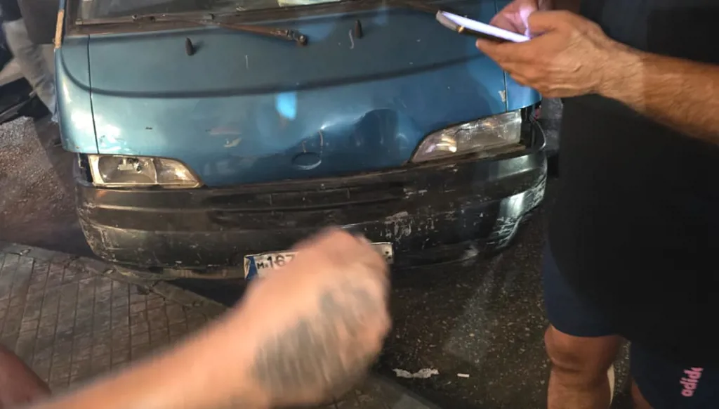 جريمة في الضاحية الجنوبية لبيروت: مقتل سائق فان برصاص مجهول  (صور)
