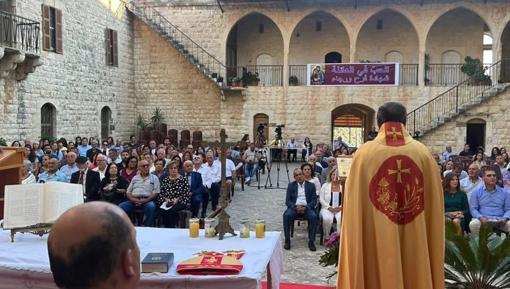 احتفال بـ"عيد العيلة" وباليوبيلَين الفضّي والذّهبي للمتزوّجين في أبرشيّة البترون المارونية