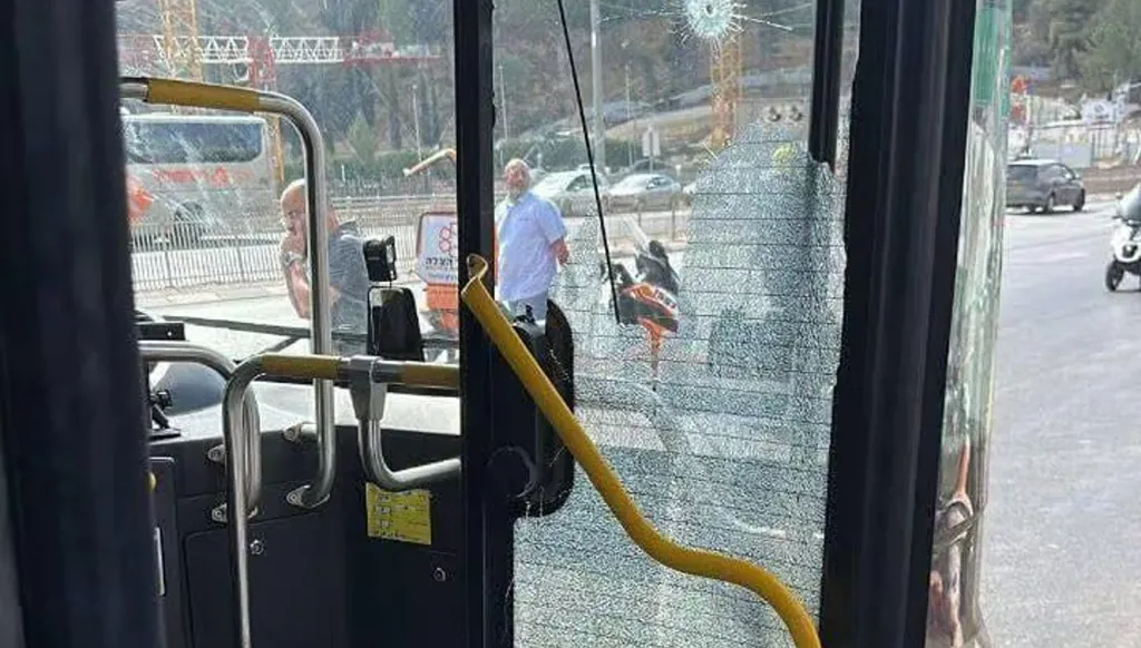 مقتل 7 وإصابة 12 بينهم حالات حرجة بإطلاق نار في القدس... سموتريتش: يجب أن تختفي السلطة الفلسطينية عن الخريطة
