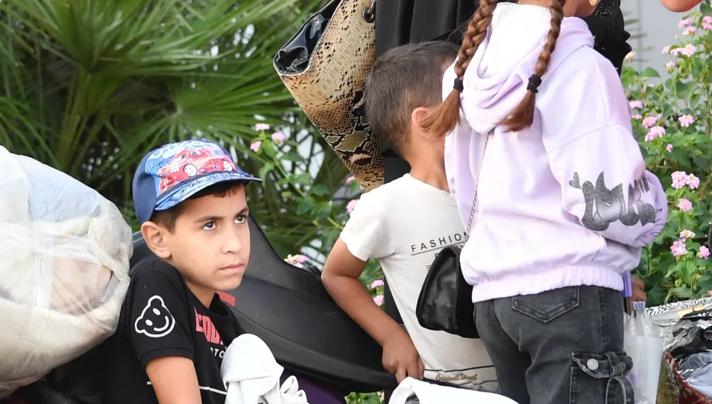 مغادرة نازحين سوريين عبر الحدود اللبنانية - السورية (صور)