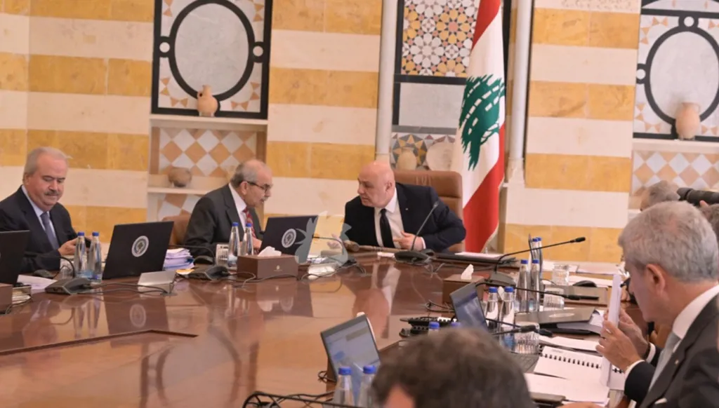 لبنان يضيء مستقبلاً رقمياً: مجلس الوزراء يوافق على "ستارلينك" ويعيّن هيئات الاتصالات والكهرباء