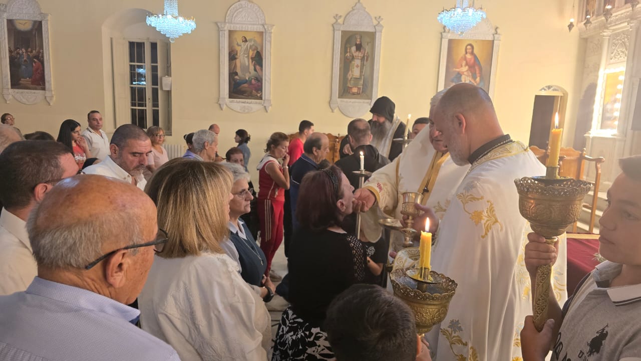 القداس في بعلبك (لينا اسماعيل).