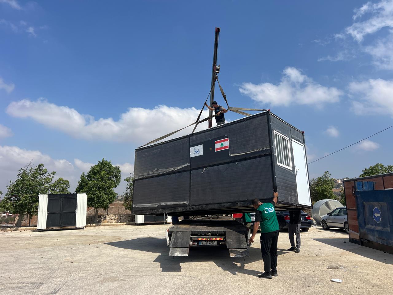 غرف جاهزة في بلدة حولا الجنوبية (أحمد منتش).