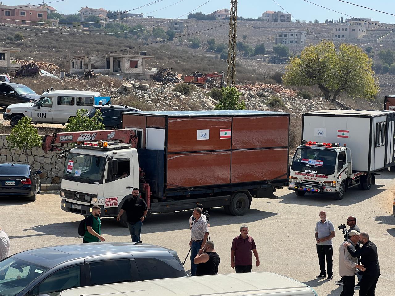 وصول الغرف الجاهزة إلى البلدة (أحمد منتش).