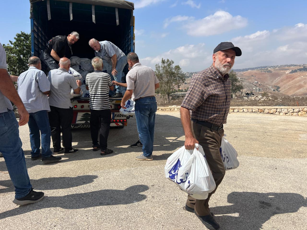 حصص غذائية ومدسية ضمن الحملة (أحمد منتش).