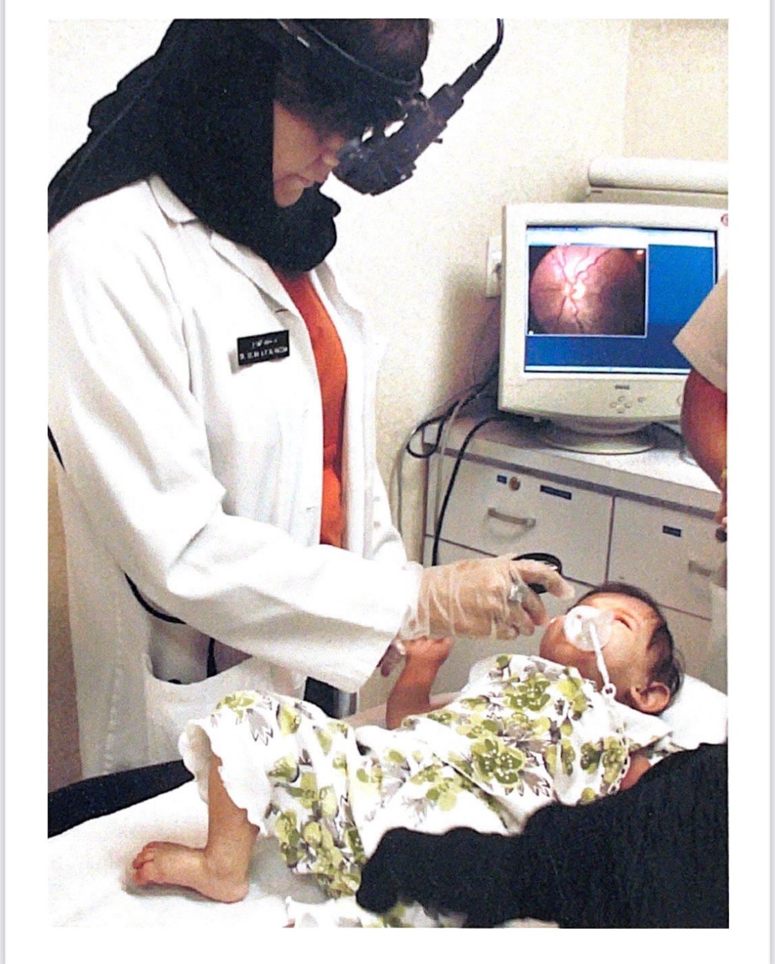 الدكتورة سلوى الهزاع طبيبة عيون الملوك في السعودية (المكتب الإعلامي للطبيبة)