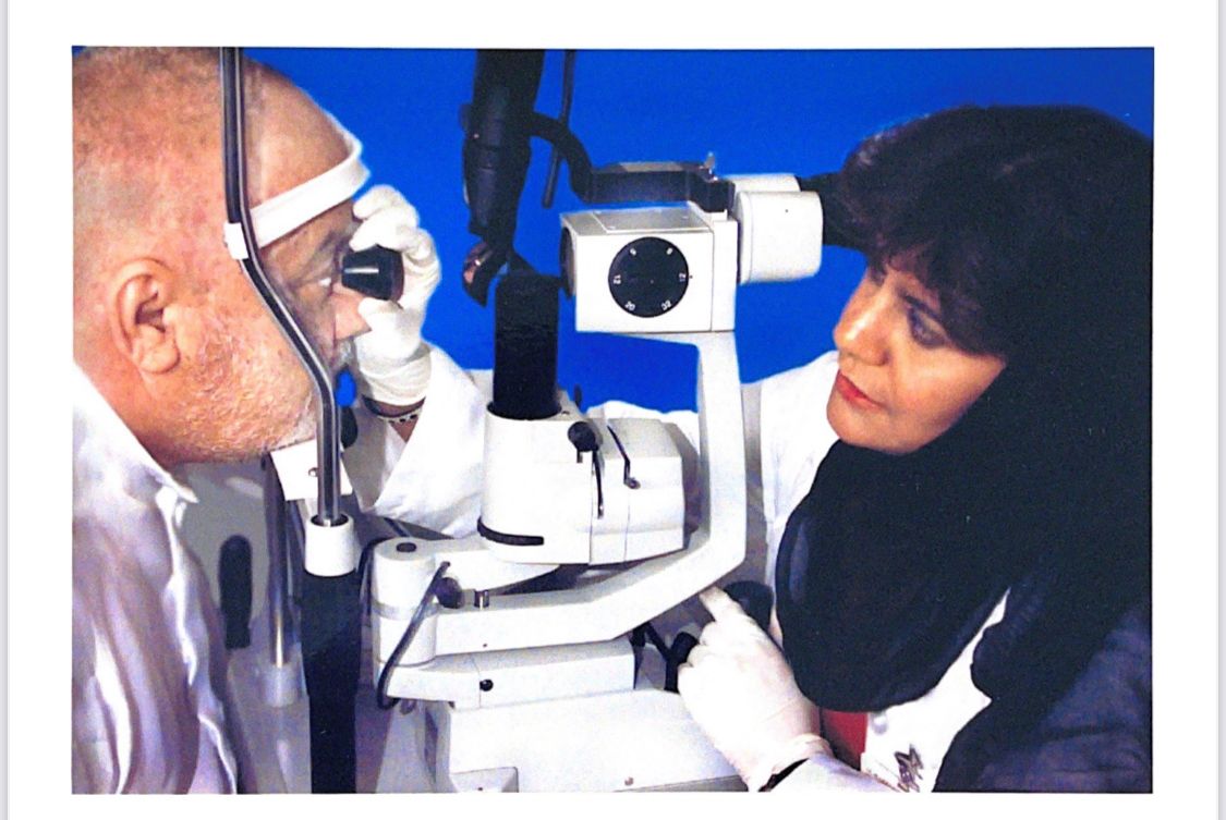 الدكتورة سلوى الهزاع طبيبة عيون الملوك في السعودية (المكتب الإعلامي للطبيبة)