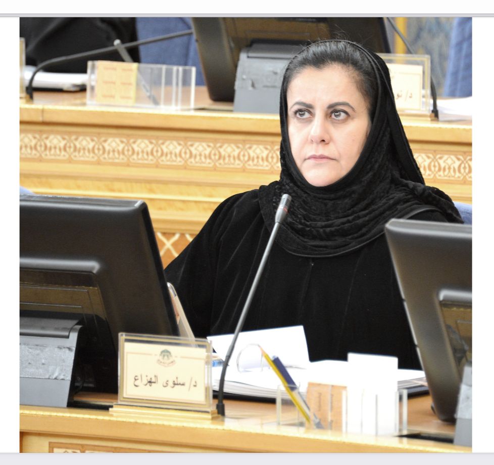 الدكتورة سلوى الهزاع طبيبة عيون الملوك في السعودية (المكتب الإعلامي للطبيبة)