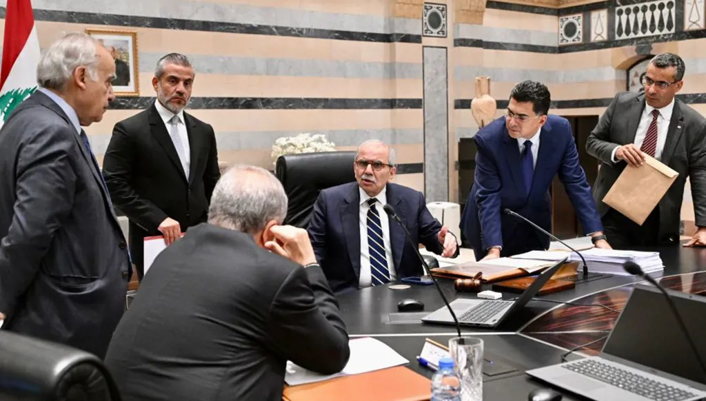 تصريحات مباغتة لبرّاك: لبنان يتكلم فقط! تعميم متشدد لسلام حول استباحة المعالم