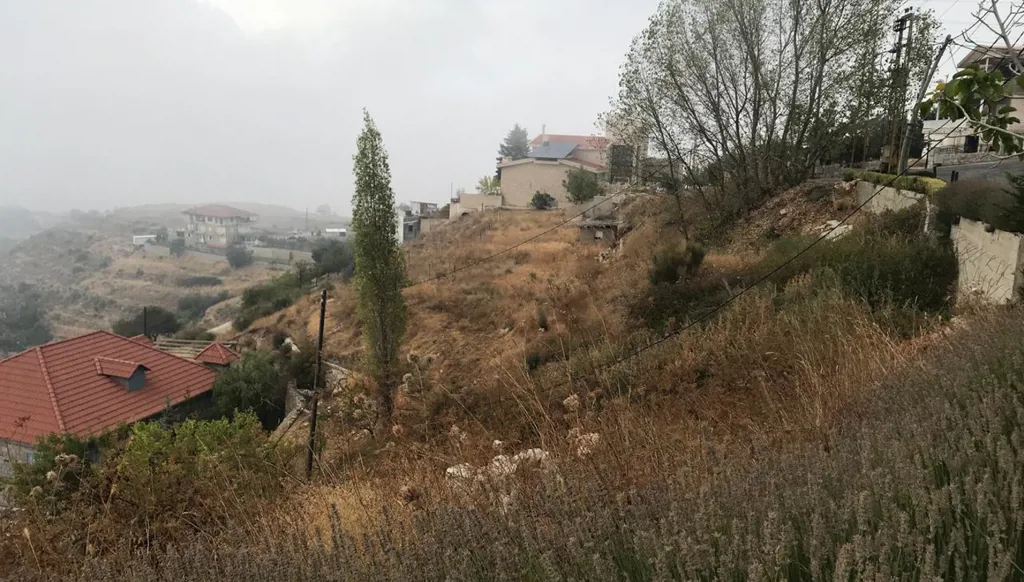 في  إهدن شمالي لبنان: ثوب الخريف يتدثّر بألوان الطّبيعة  (صور)