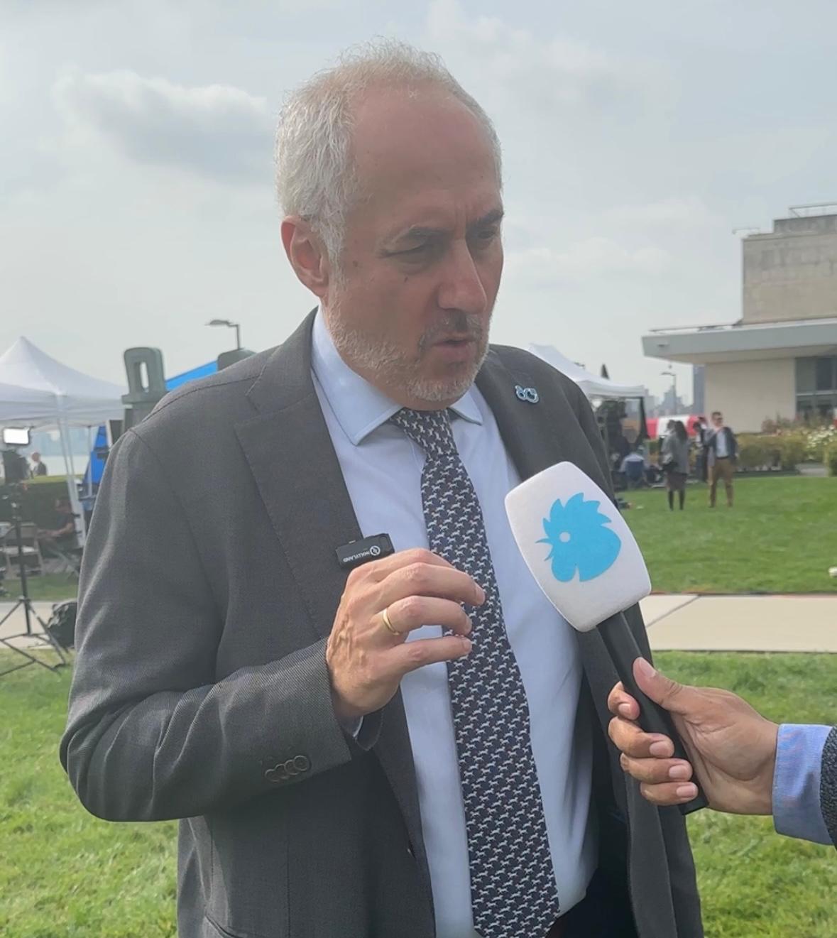 دوجاريك متحدثاً إلى النهار.