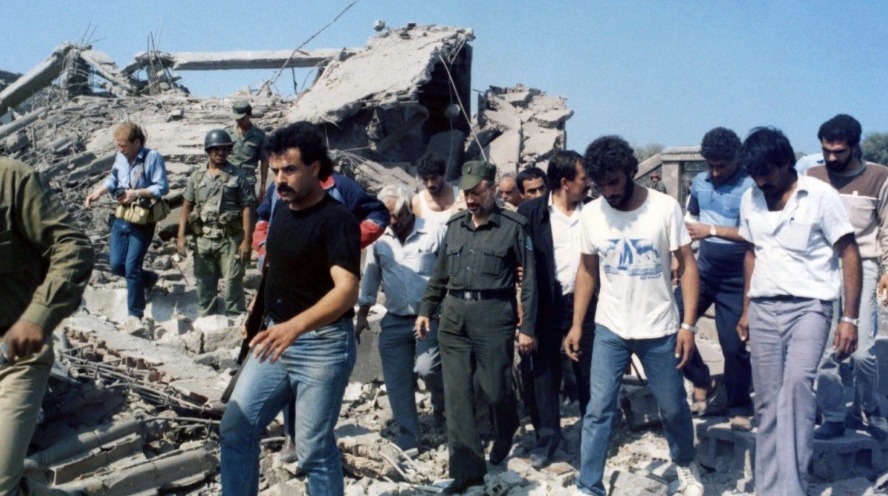 من استهداف مقر منظمة التحرير الفلسطينية في حمّام الشط في 1 تشرين الأول/ أكتوبر 1985. (أرشيفية)