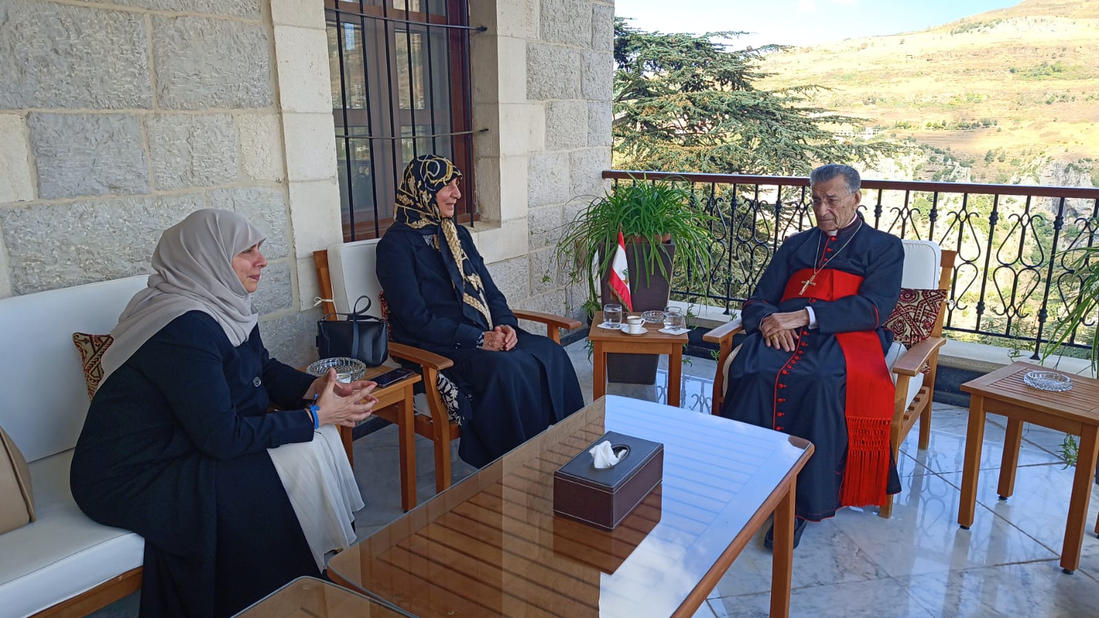 لقاء الراعي والسيدة رباب الصدر (النهار).