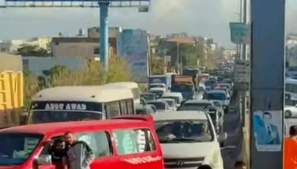 تحرك احتجاجي في عكار وإقفال طريق بعد مصادرة عدد من الفانات والشاحنات