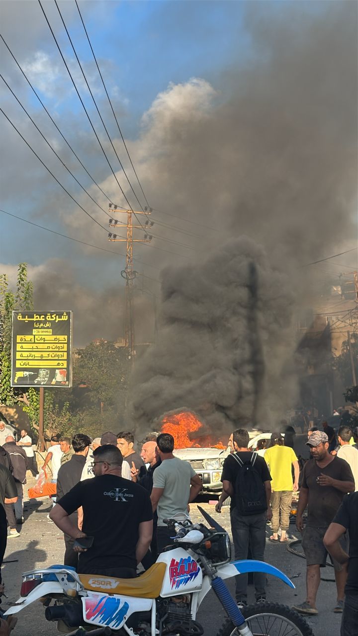 مكان الاستهداف في بلدة كفرا (مواقع تواصل).