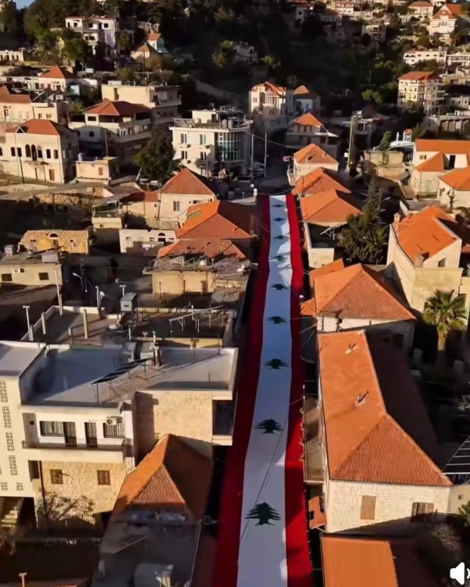 العلم في سوق راشيا. (الوكالة الوطنية)