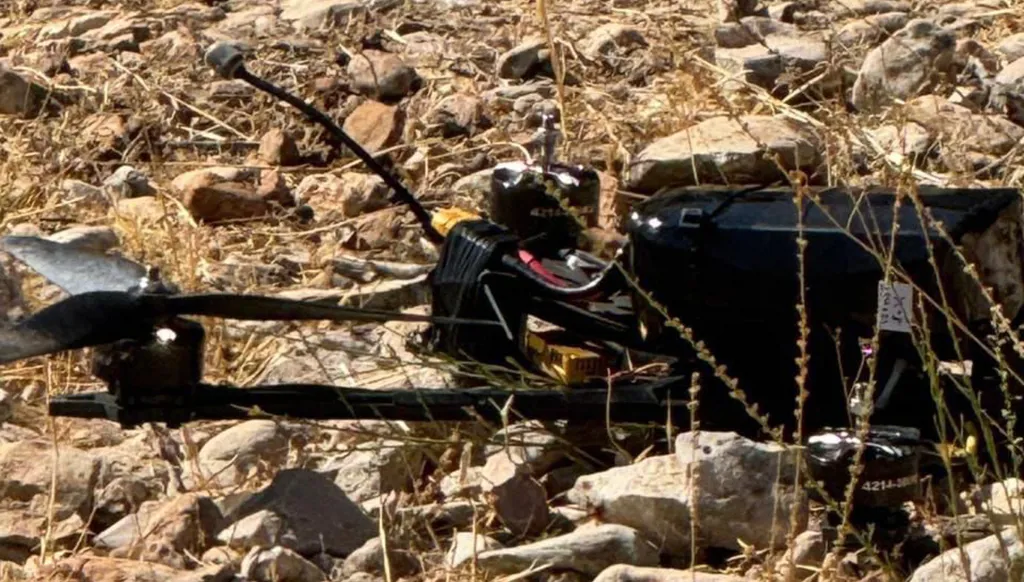 سقوط درون إسرائيلية في منطقة وادي فيسان في جرود الهرمل - شرق لبنان