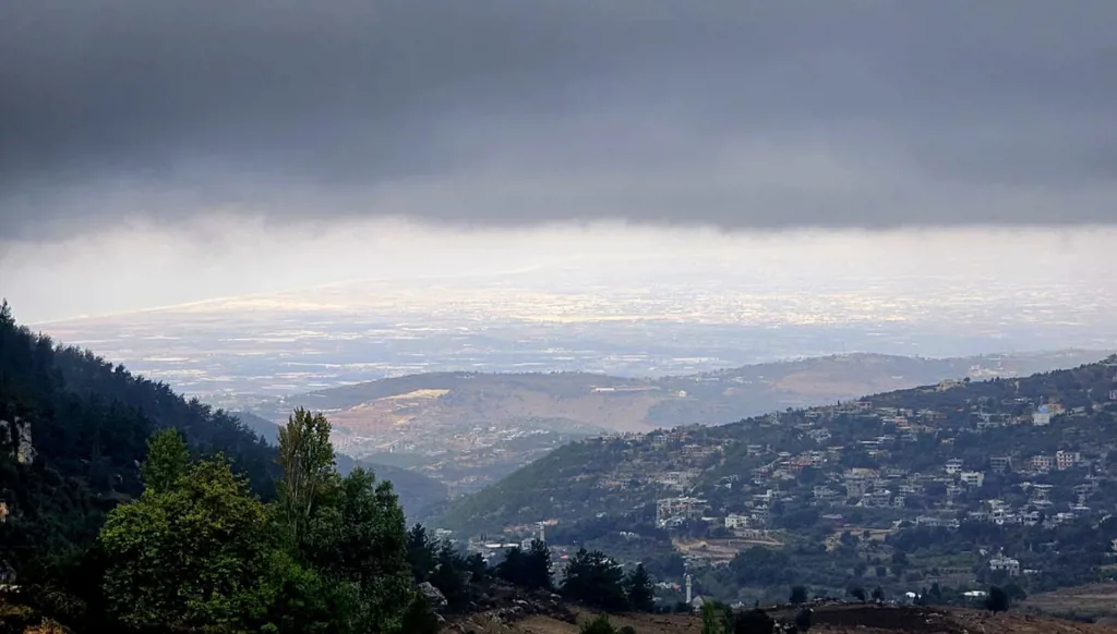 المنخفض الجوّي وصل إلى لبنان... ضباب كثيف يغطّي المرتفعات وأمطار خفيفة