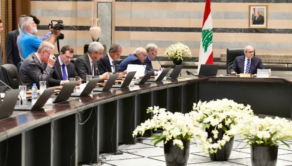 لبنان "يتأهّل" بحذر لمرحلة ما بعد اتفاق غزة... أول مسؤول سوري في بيروت منذ سقوط الأسد