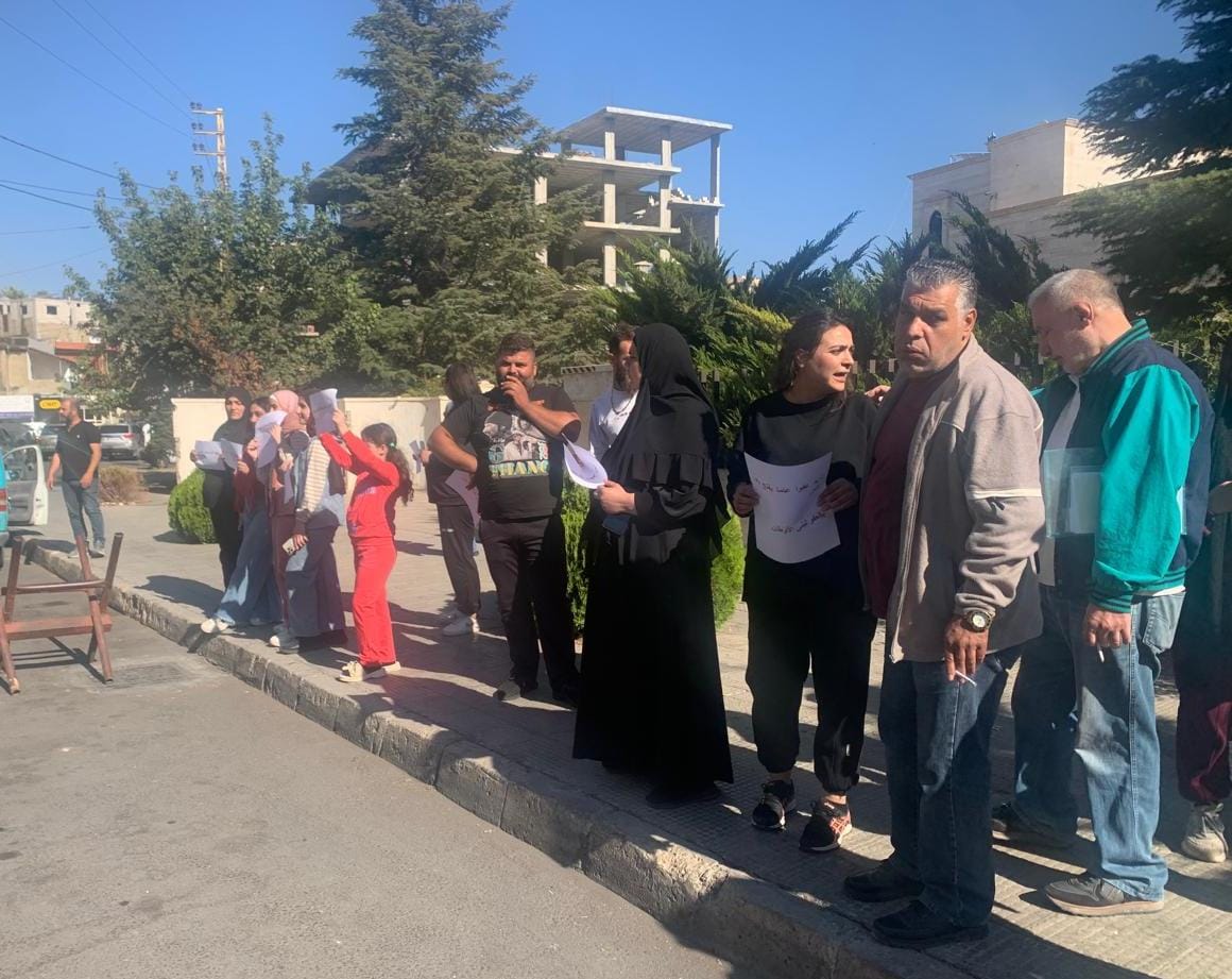 من اعتصام أهالي المطلوبين والمحكومين في الهرمل أمام السرايا الحكومية، للمطالبة بالعفو العام الشامل (النهار)