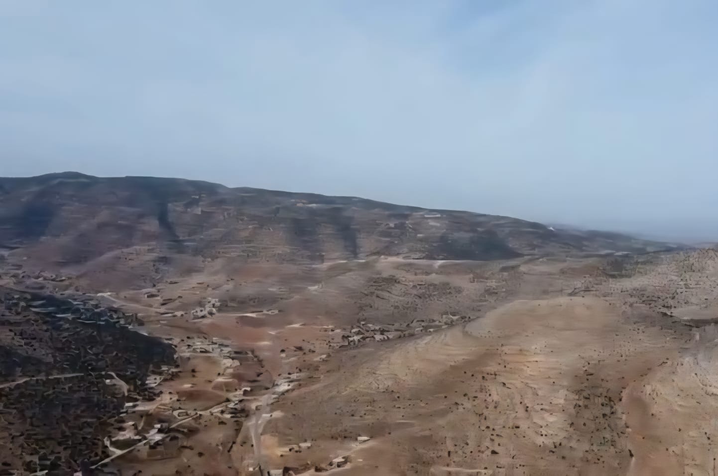 مناطق مفتوحة على الحدود بين لبنان وسوريا (النهار).