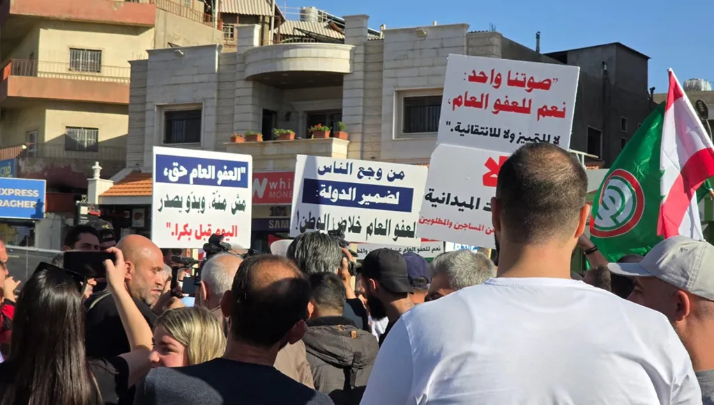 أهالي المطلوبين والسجناء في بعلبك الهرمل يطالبون بالعفو العام ويهددون بتصعيد الحراك