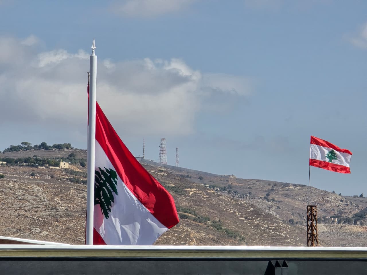 موقع العباد الإسرائيلي كما يبدو من بلدة ميس الجبل (أحمد منتش).
