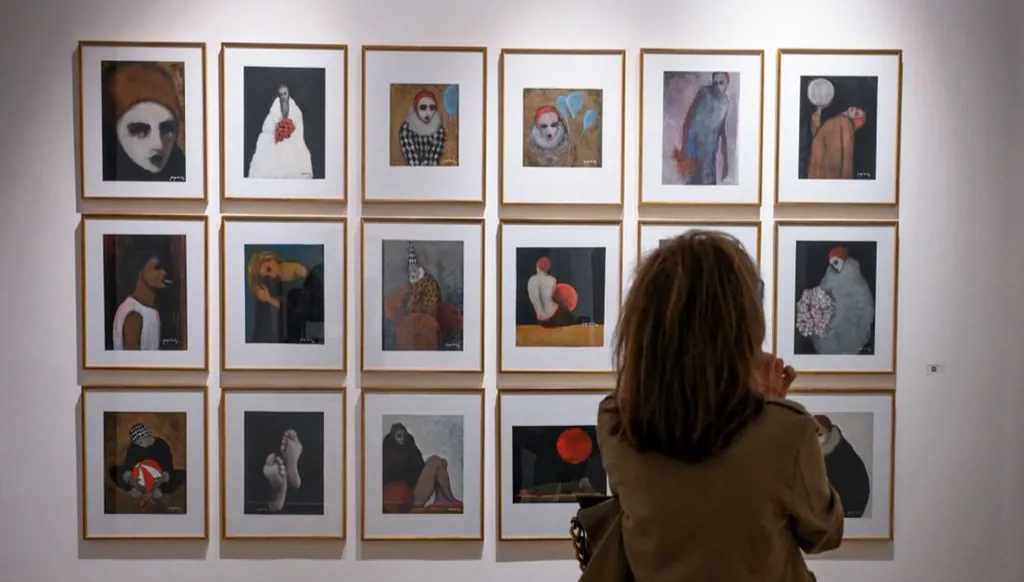 "عزلتي الحلوة"... الجسد يتأمل ذاته في لوحات جورج باسيل