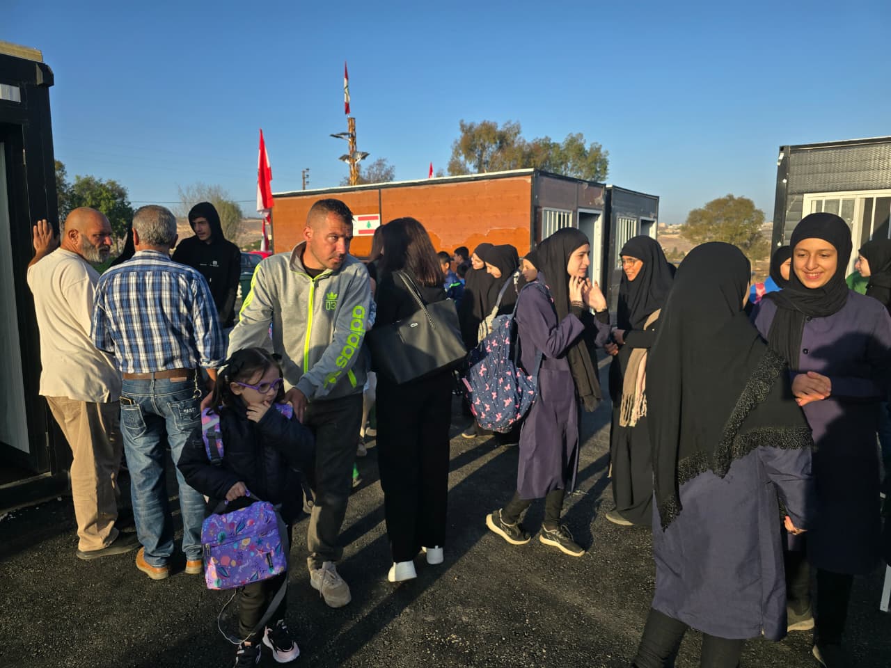 الطلاب صباح اليوم فيالمجمع (أحمد منتش).