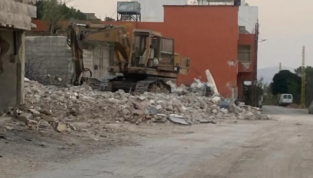 وتيرة الاعتداءات الإسرائيلية تتصاعد... استهداف جرافة في مدينة الخيام صباحاً (فيديو)