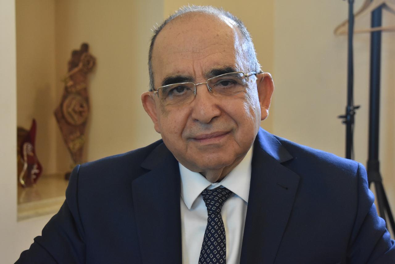 رئيس النادي الدكتور حسن منيمنة