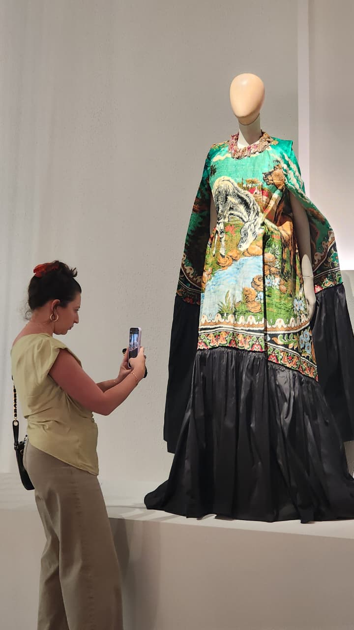 إحدى التصاميم في المعرض (النهار).