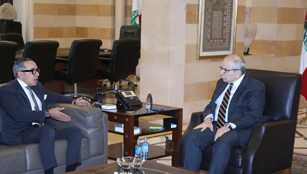 السفير المصري من السرايا: لا نحمل رسائل تهديد أو تحذير بل رسالة تحوّط ممّا يمكن أن يحدث في المستقبل