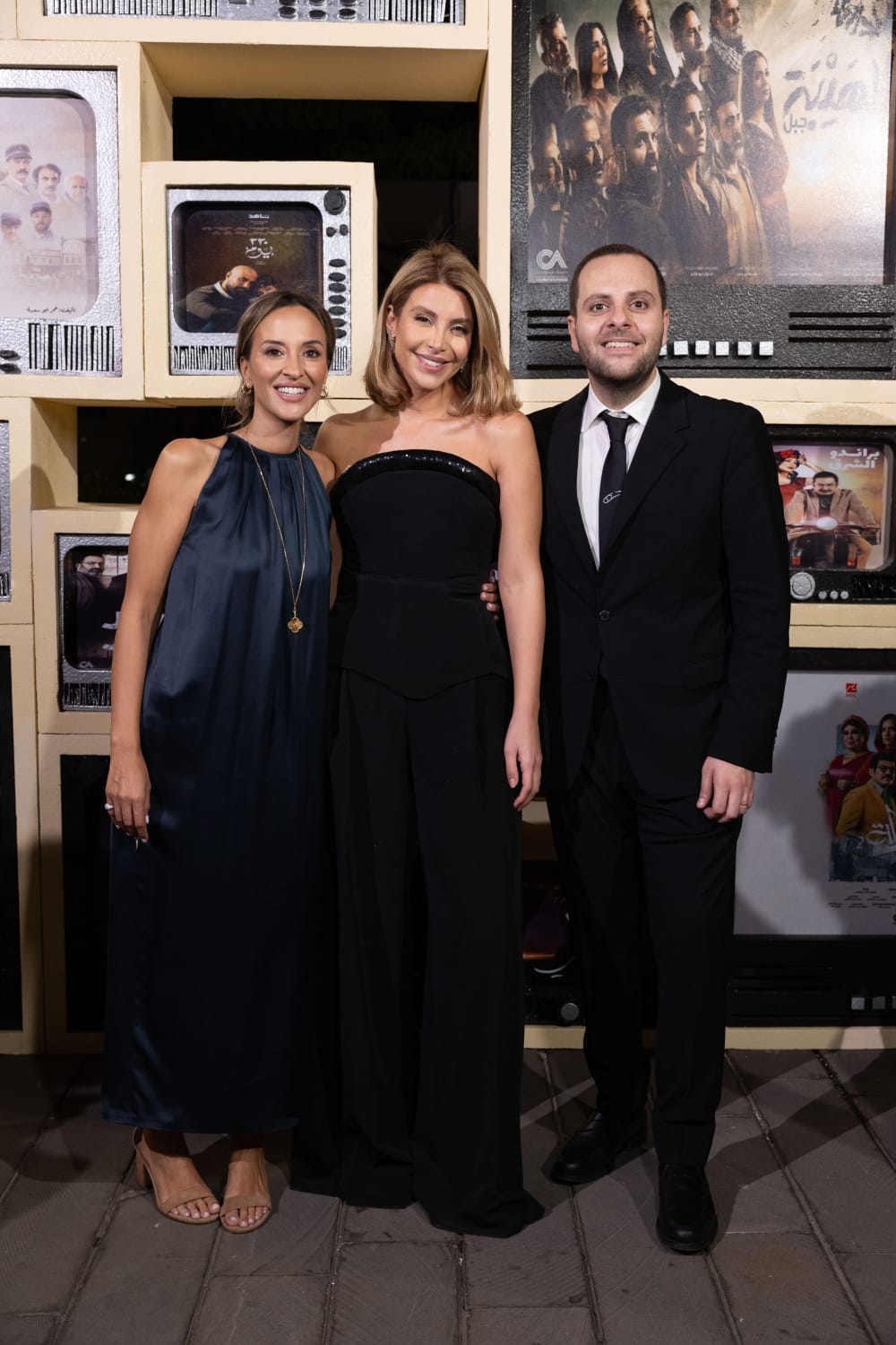الممثلة نور علي إلى جانب المنتجة لمى الصباح والمنتج أنور الصباح (النهار)