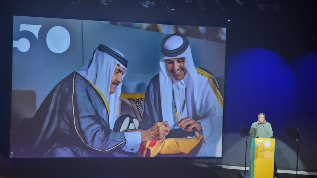 صورة تجمع الشيخة المياسة ووالدها وشقيقها (النهار).