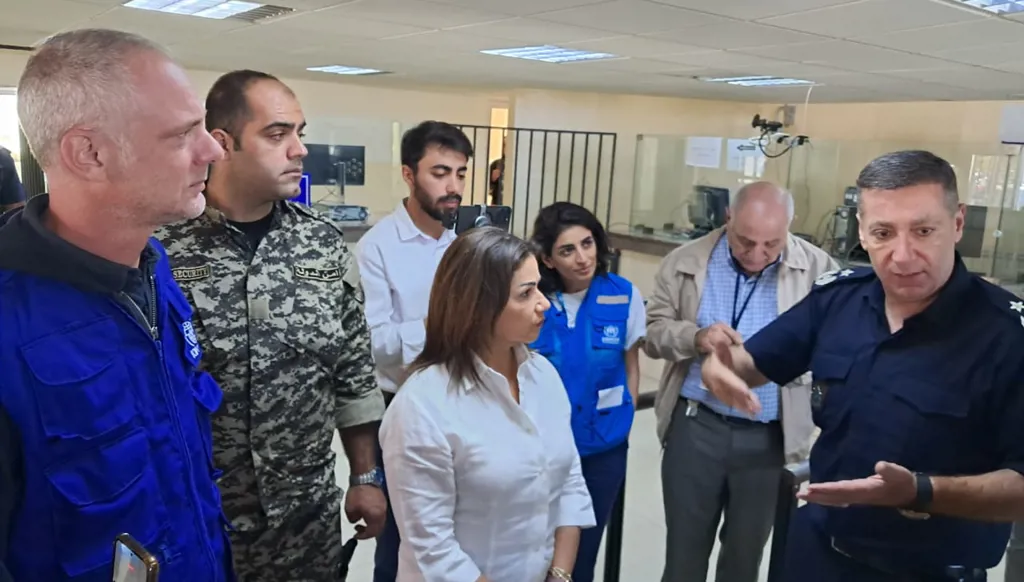 وزيرة الشؤون ترافق سابع رحلات عودة النازحين السوريين المنظمة...  الأرقام الوازنة هي من خارج البرنامج