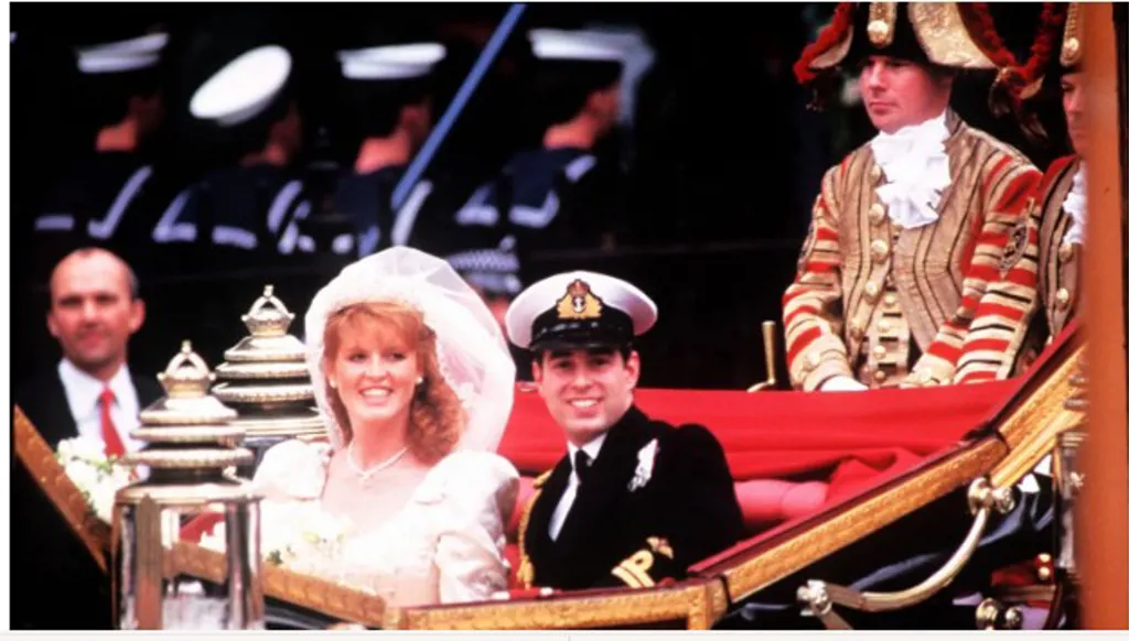 أندرو وسارة فيرغسون يعيشان منفصلين أخيراً... بعد 30 عاماً من طلاقهما!