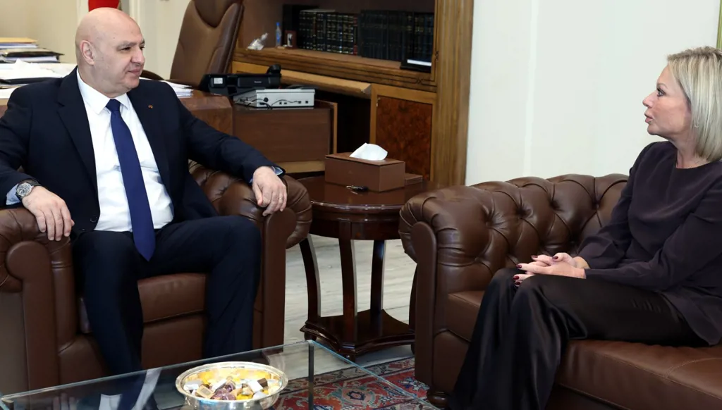 جولة أفق بين عون وبلاسخارت... الاعتداءات الإسرائيلية والاتصالات الجارية لإعادة الاستقرار