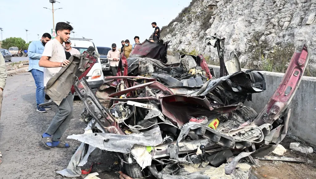 5 عند الخامسة: مغارة جعيتا تتصدر المشهد... رحيل مهندس غزو العراق ويوم حزين في مصر