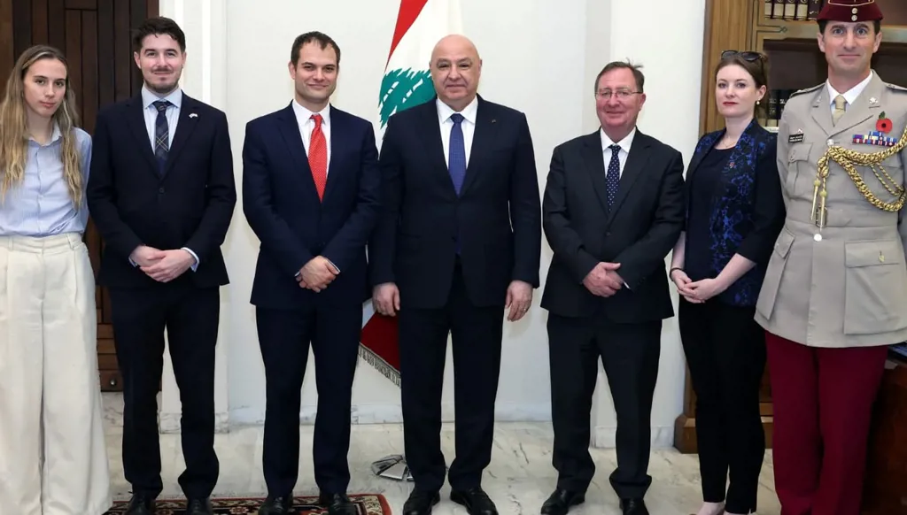 التفاوض وفق آلية "الميكانيزم"  و"حزب الله" لوقف النار أولاً!