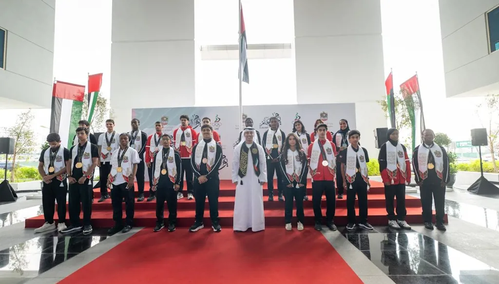 بمشاركة أبطال "آسياد الشباب"... وزارة الرياضة واللجنة الأولمبية الإماراتية تحتفيان بيوم العلم