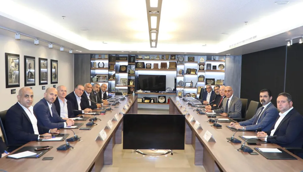 الهيئات الإقتصادية تناقش مع دندن الدور الذي يمكن أن تلعبه "موانئ دبي" في تطوير المرافئ اللبنانية والمنطقة الحرة في طرابلس